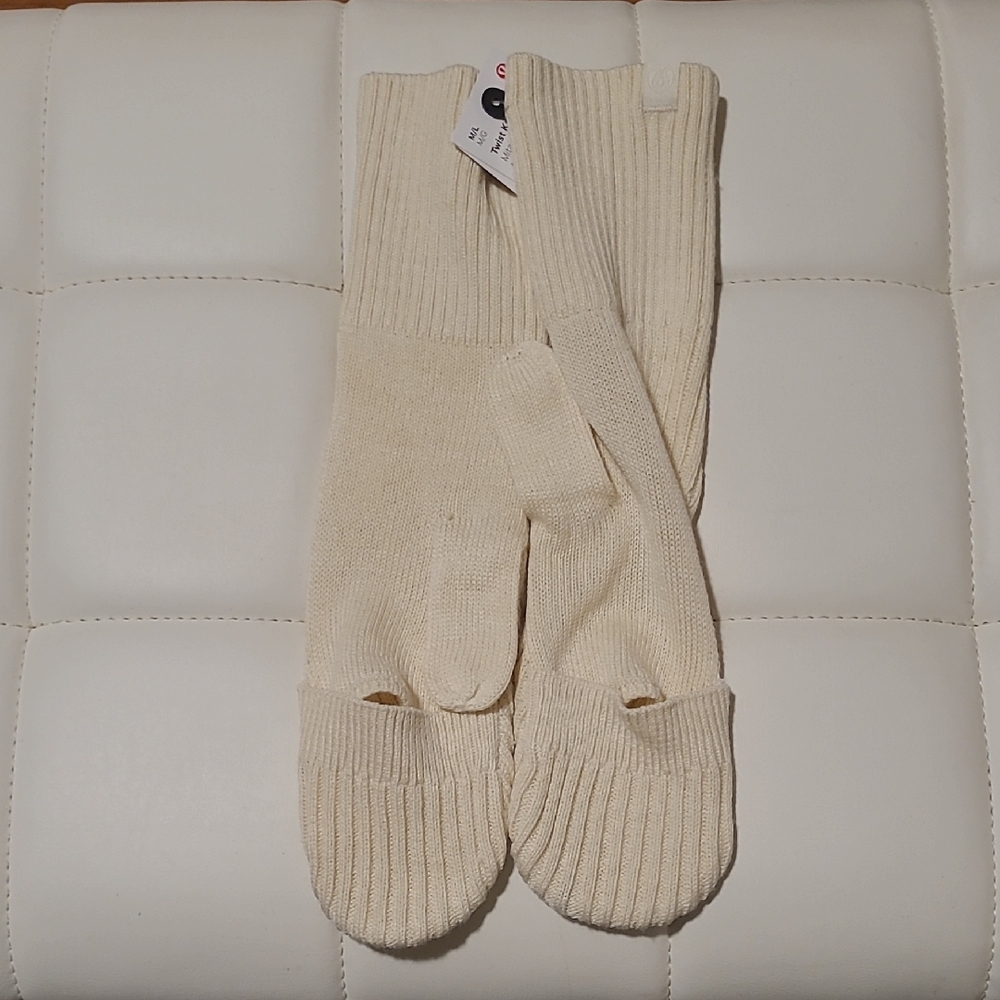 Lululemon Twist Knit Mittens